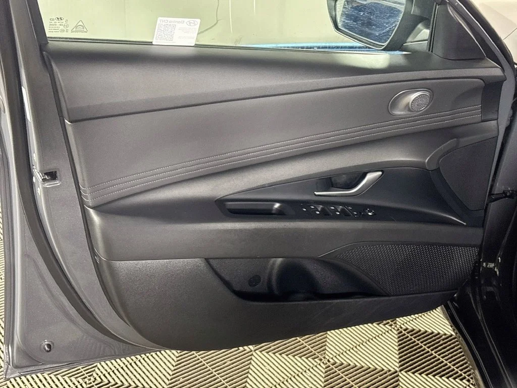 Used 2025 Gray Hyundai SEL Convenience image 10