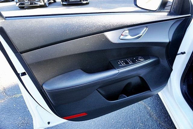 Used 2023 White Kia LX image 20