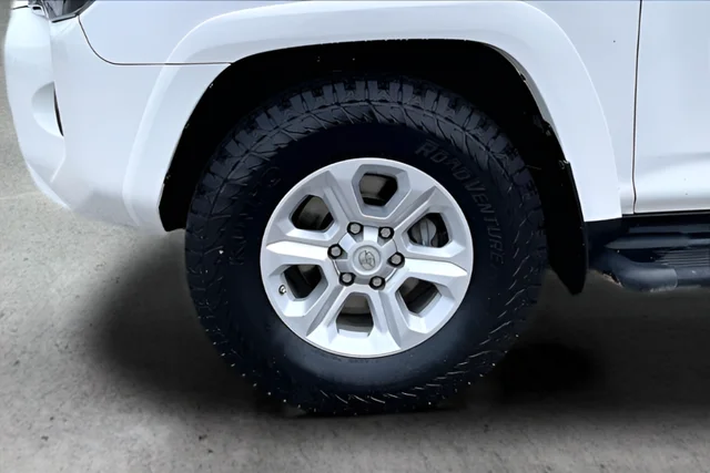Used 2016 White Toyota SR5 image 28