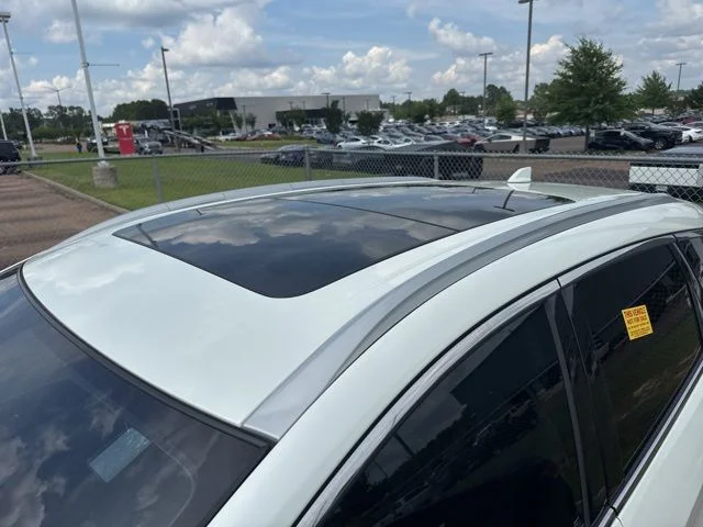 Used 2021 White Nissan Platinum image 15