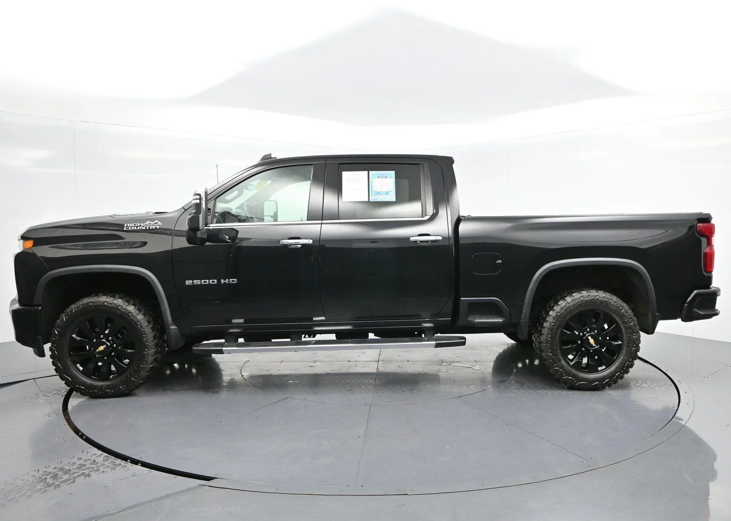 Used 2021 Black Chevrolet High Country image 5