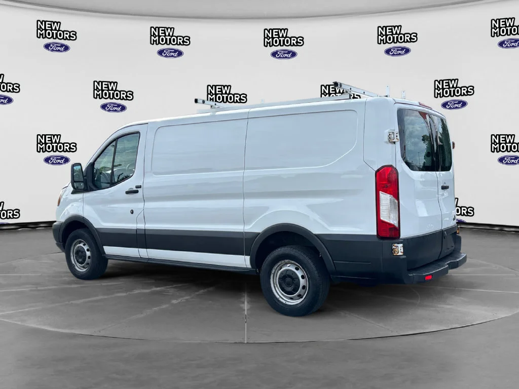 Used 2017 Oxford White Ford Base image 3