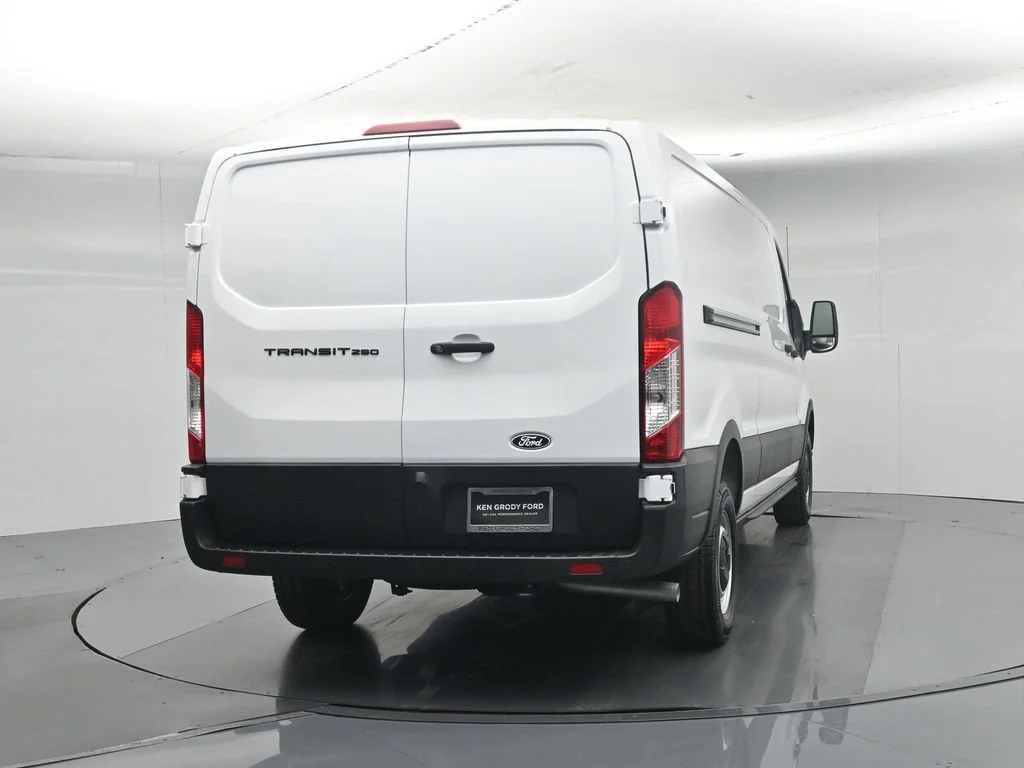 New 2026 Oxford White Ford Base image 51
