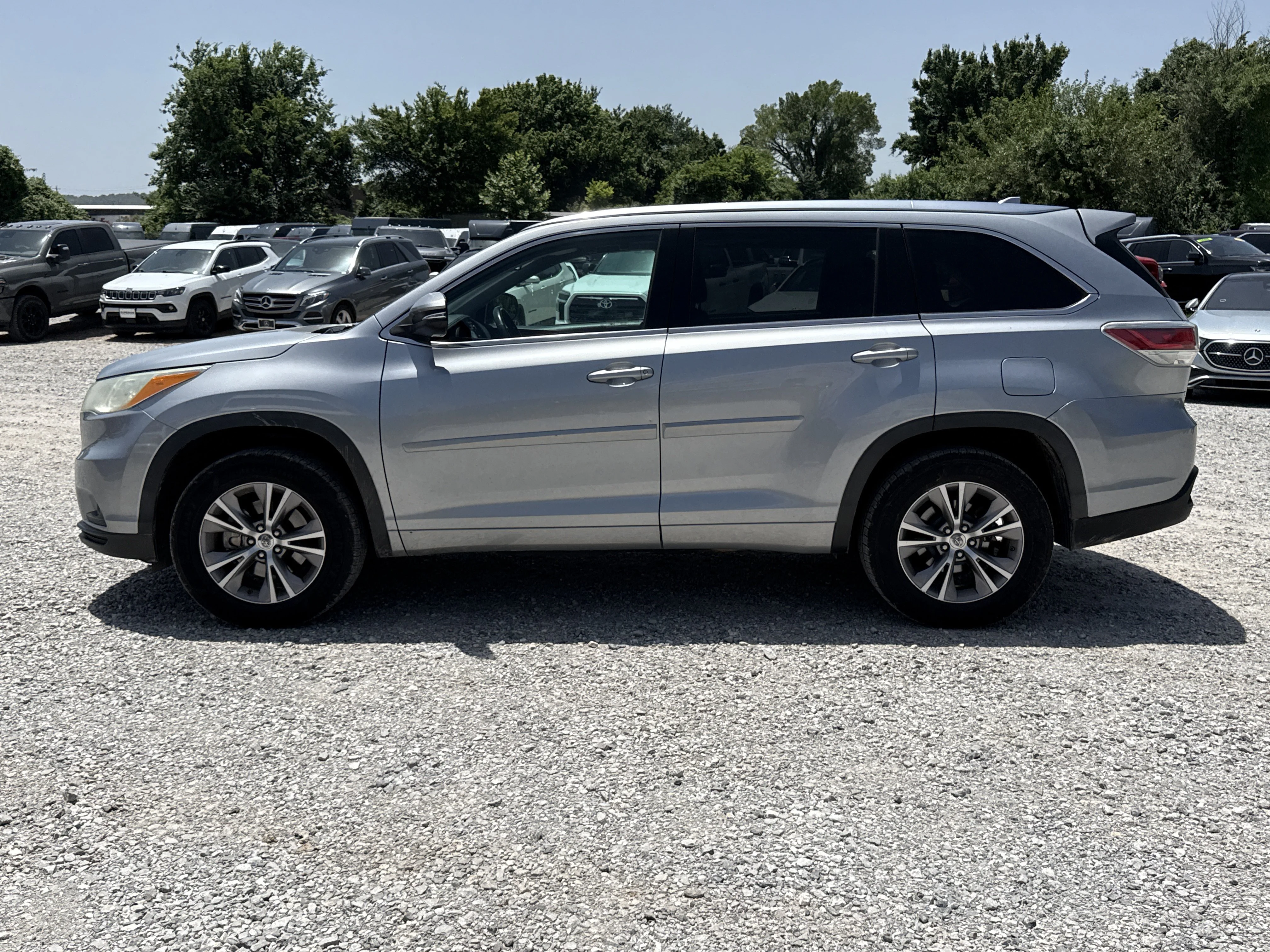Used 2014 Silver Sky Metallic Toyota XLE image 3