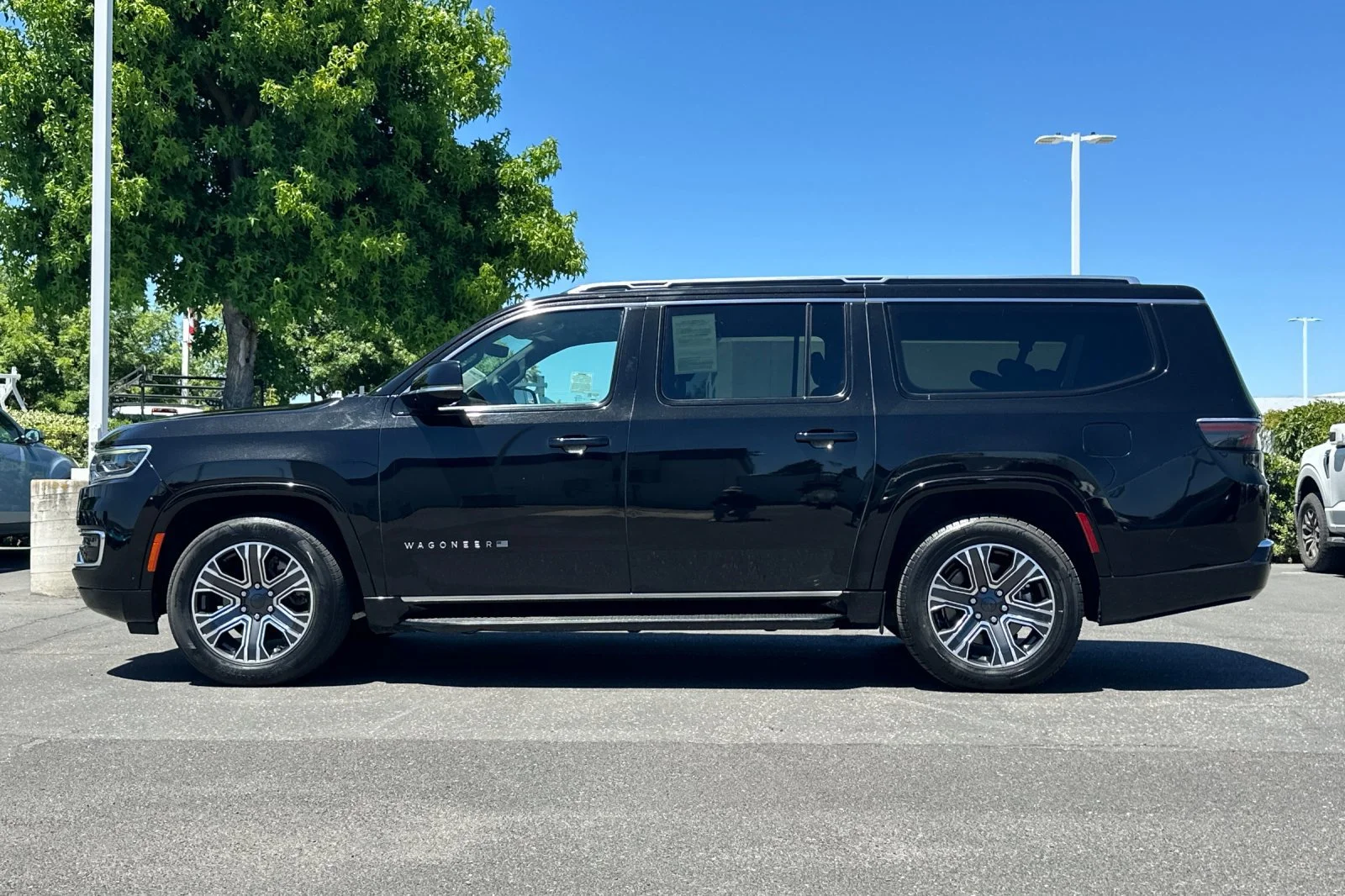 Certified Used 2023 Diamond Black Crystal Pearlcoat Jeep Series II image 7
