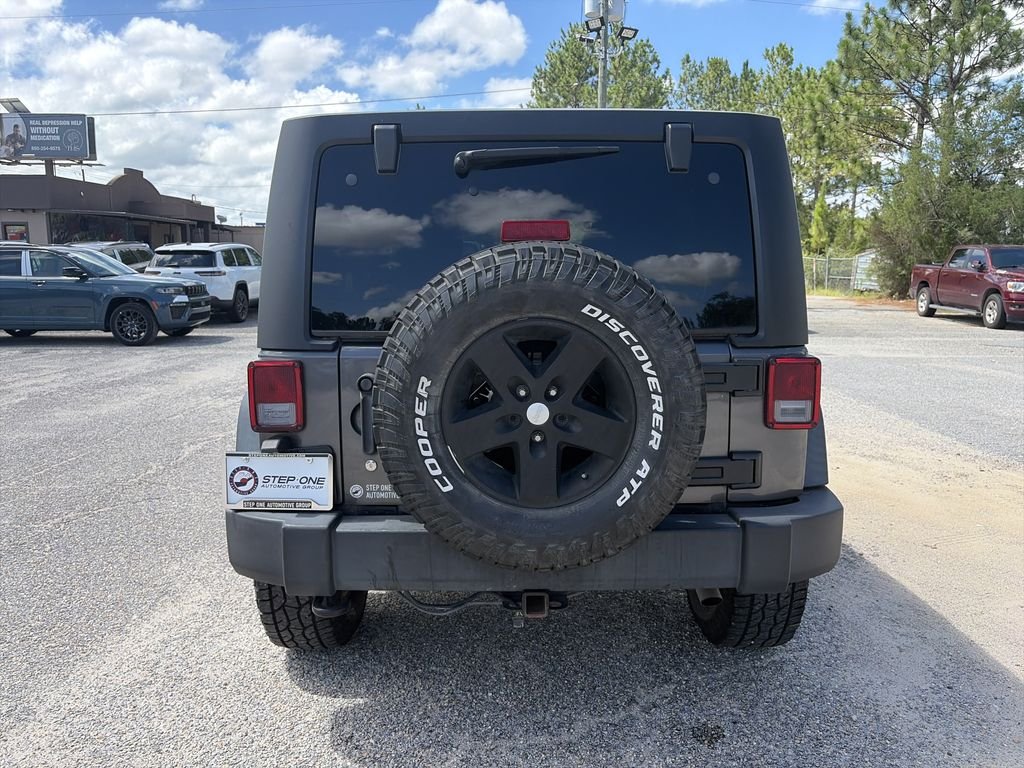 Used 2018 Gray Jeep Unlimited Sport image 5