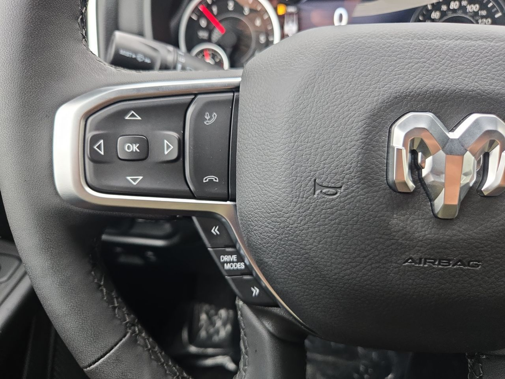 New 2026 Diamond Black Crystal Pearl-Coat Exterior Paint RAM Big Horn/Lone Star image 33