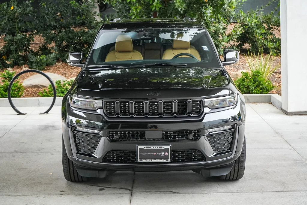 New 2026 Diamond Black Crystal Pearl-Coat Exterior Paint Jeep Summit image 2