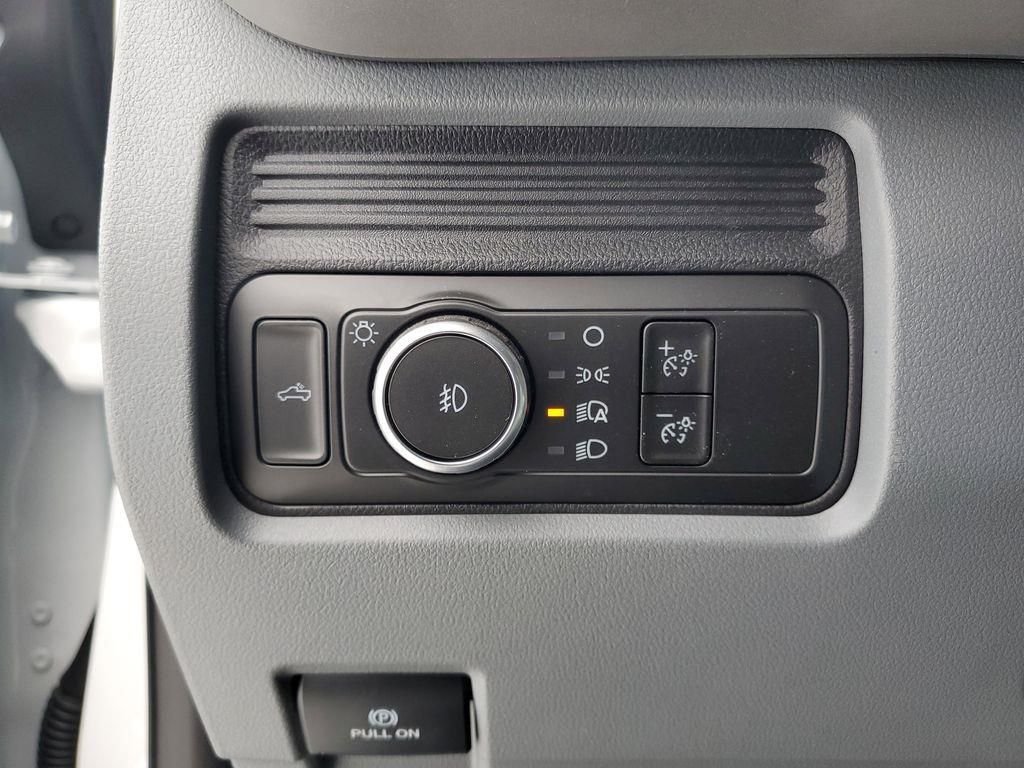New 2026 Oxford White Ford F-450® XL image 8
