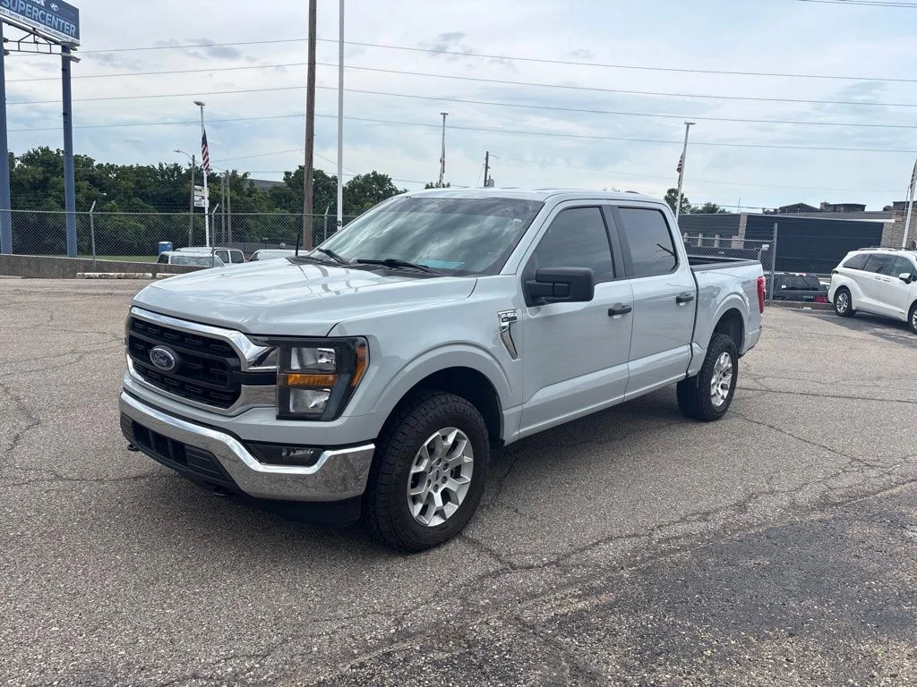 Used 2023 Avalanche Ford XLT image 3