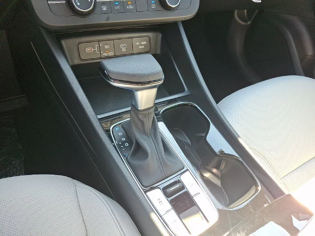 New 2027 Black Hyundai SE image 10