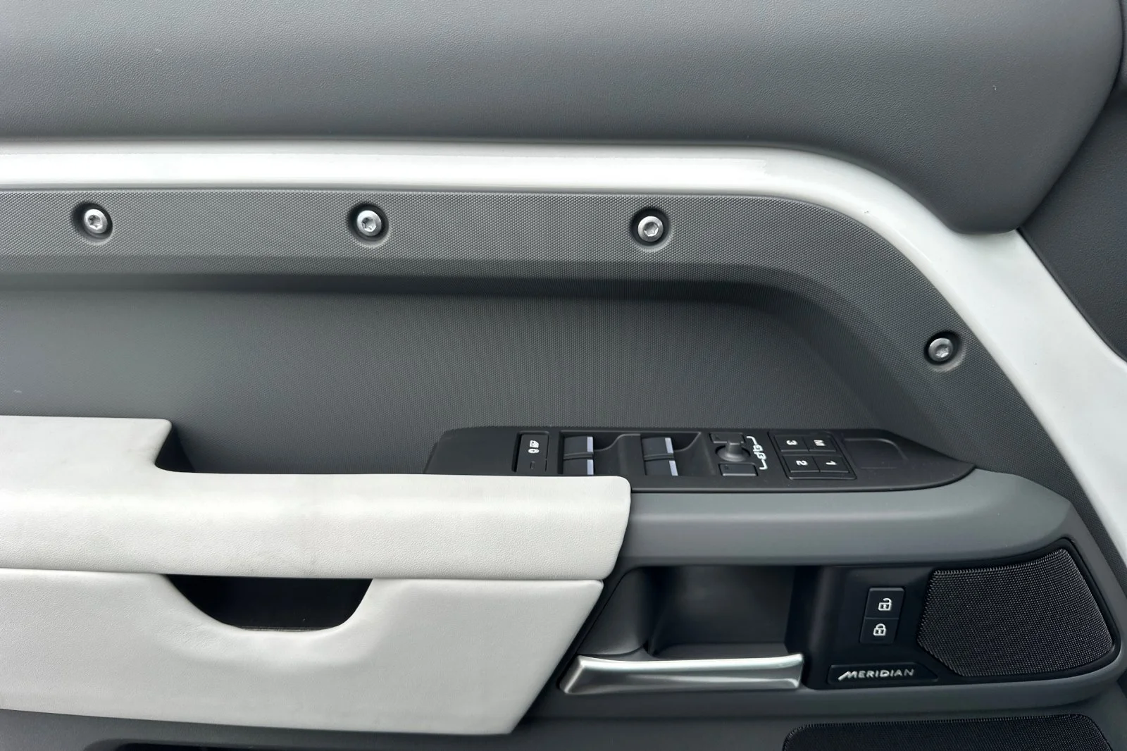 2025 Land Rover Defender S - Photo 11