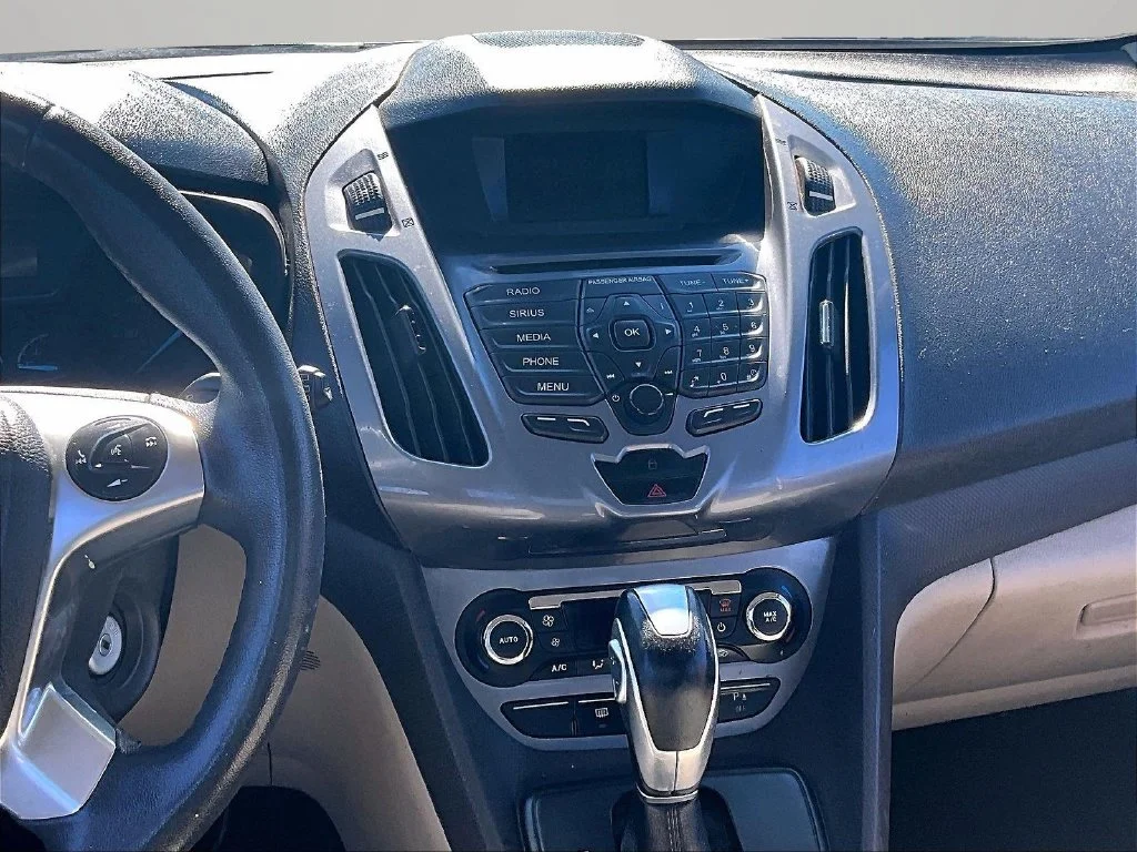 Used 2014  Ford Titanium image 6