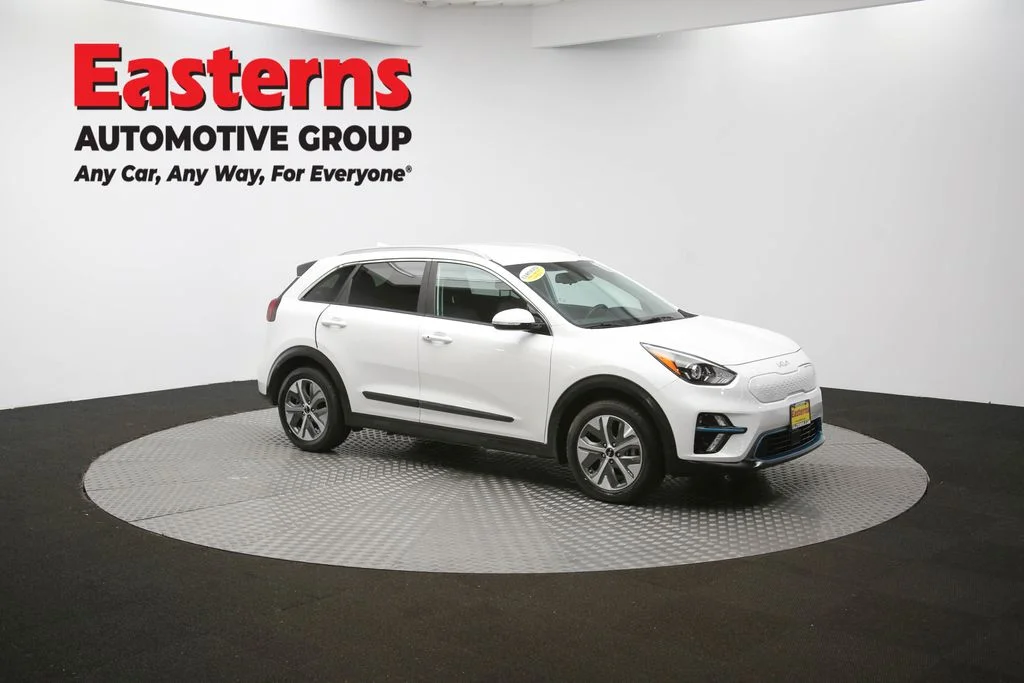 Used 2022 White Kia EX image 50