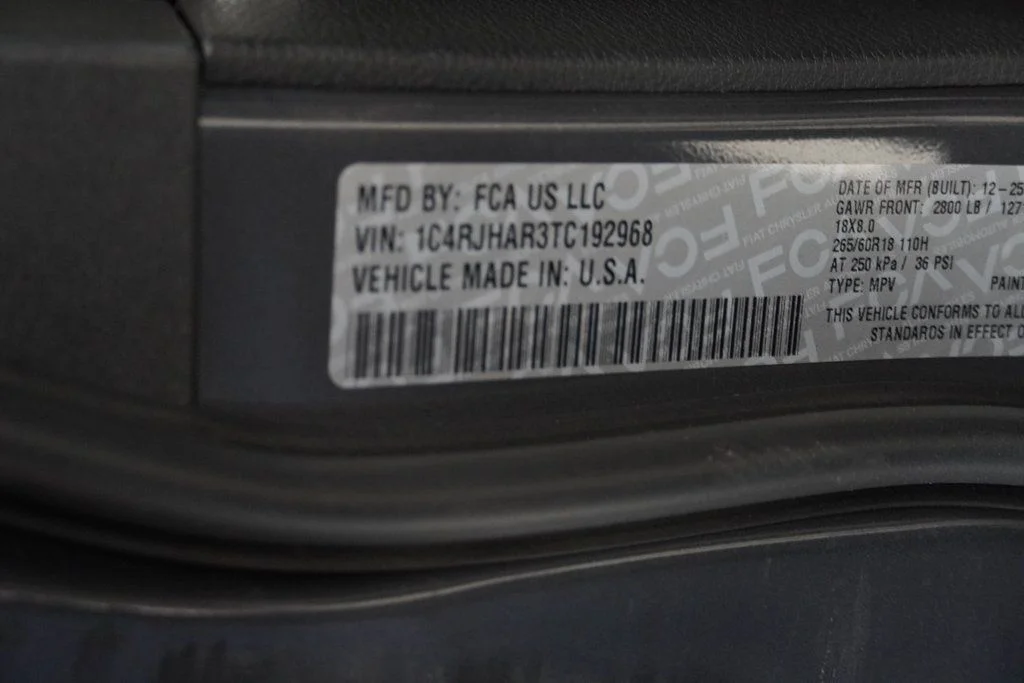 New 2026 Baltic Gray Metallic Clear-Coat Exterior Paint Jeep Laredo Altitude image 38