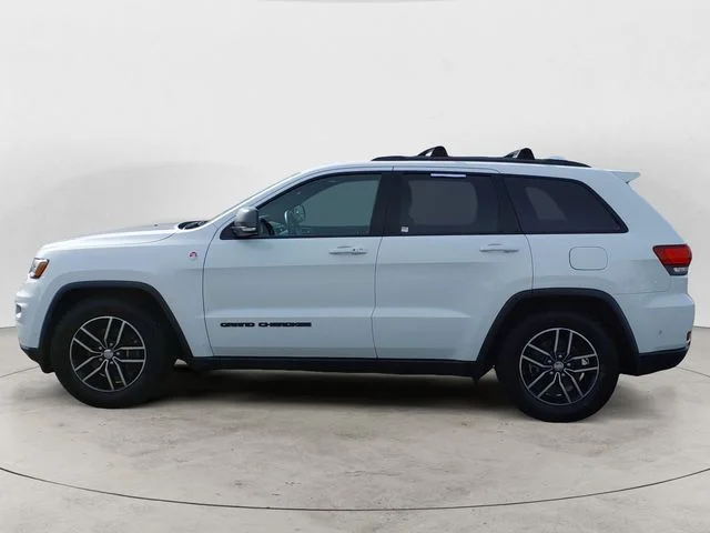 Used 2017 White Jeep Trailhawk image 8