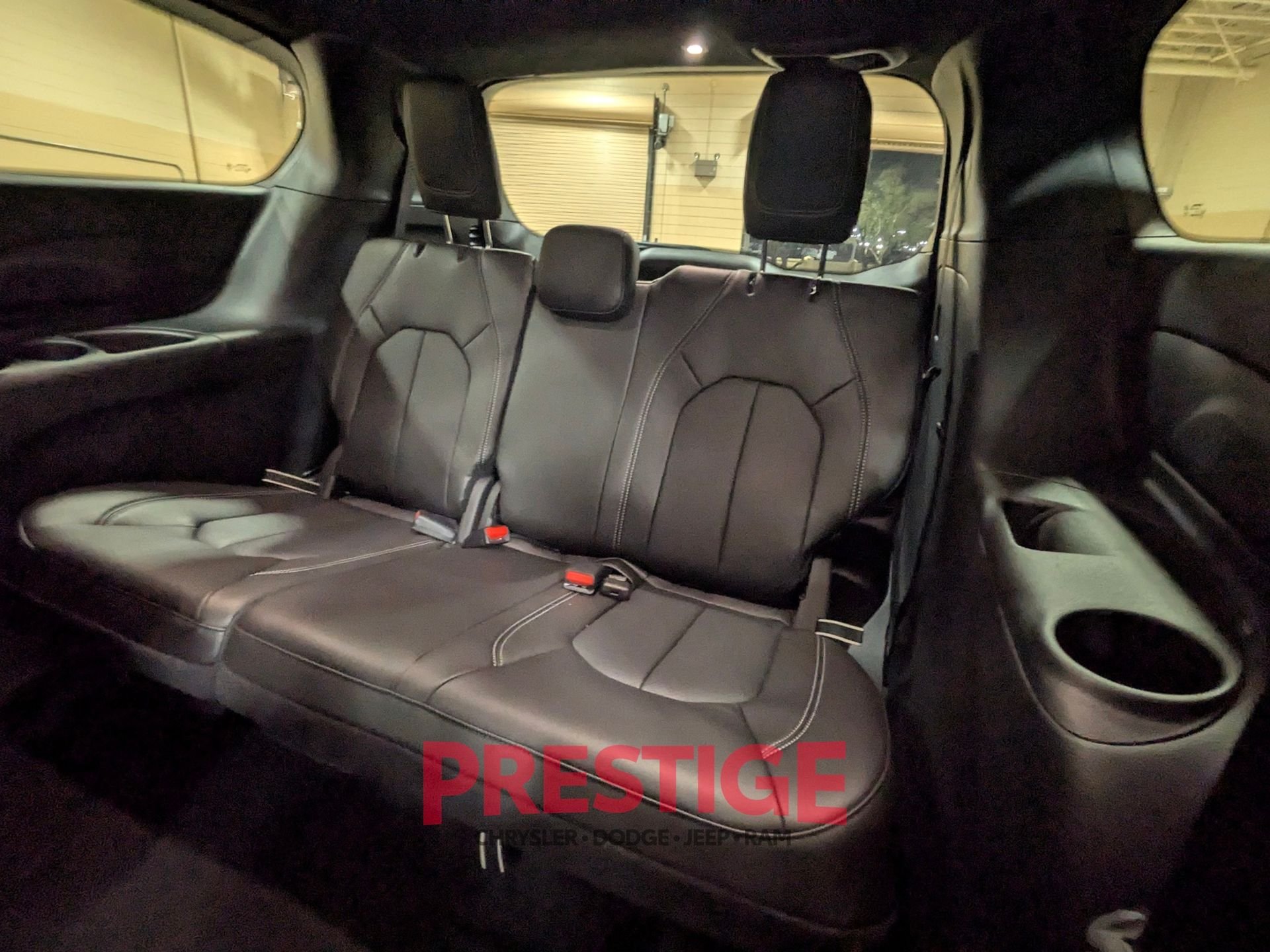 New 2026 Diamond Black Crystal Pearl-Coat Exterior Paint Chrysler Select image 26