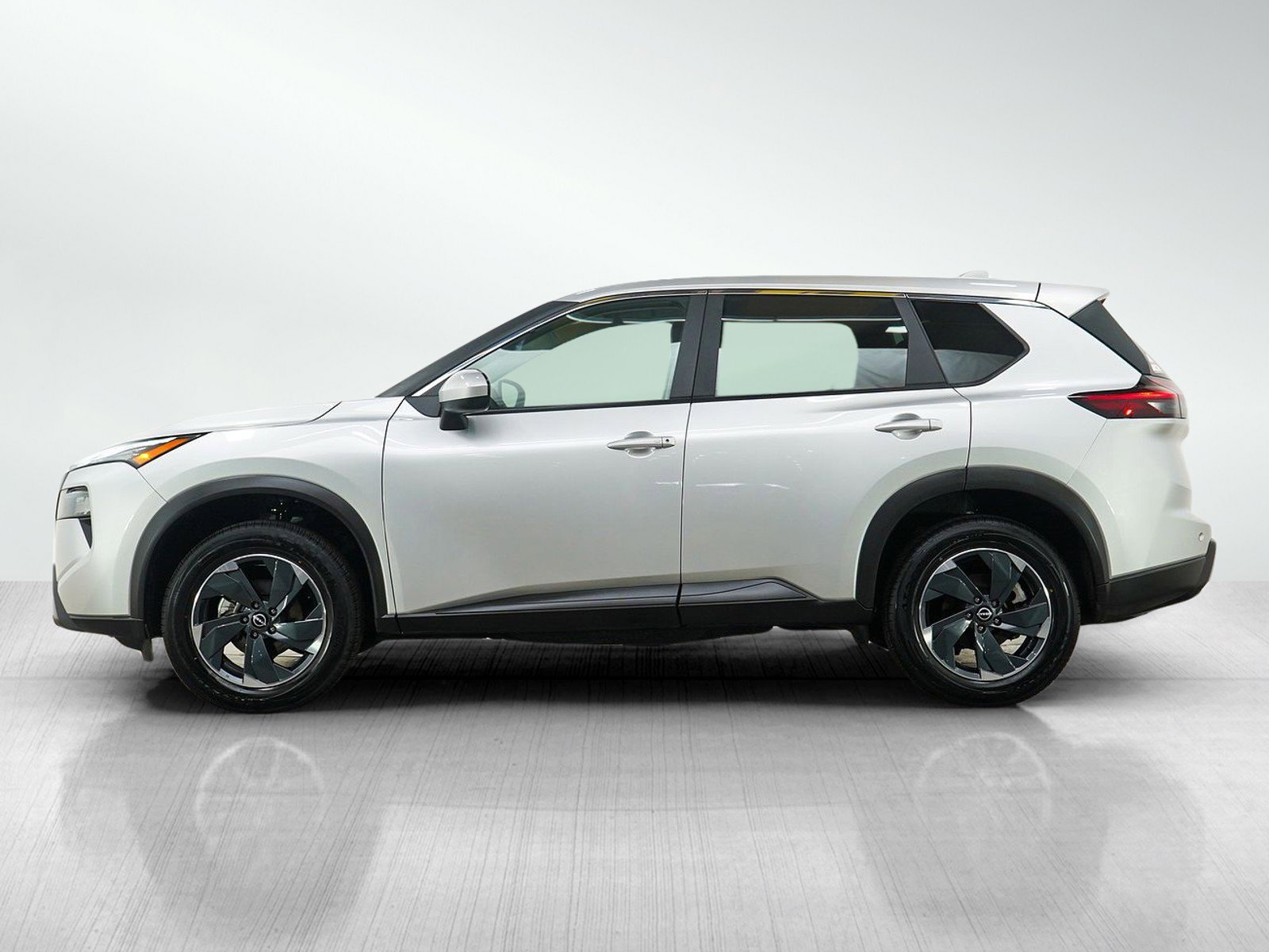 Used 2025 Nissan Rogue SV with VIN 5N1BT3BBXSC812757 for sale in Minneapolis, Minnesota