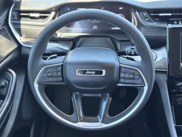 Used 2023 Silver Jeep Laredo image 10