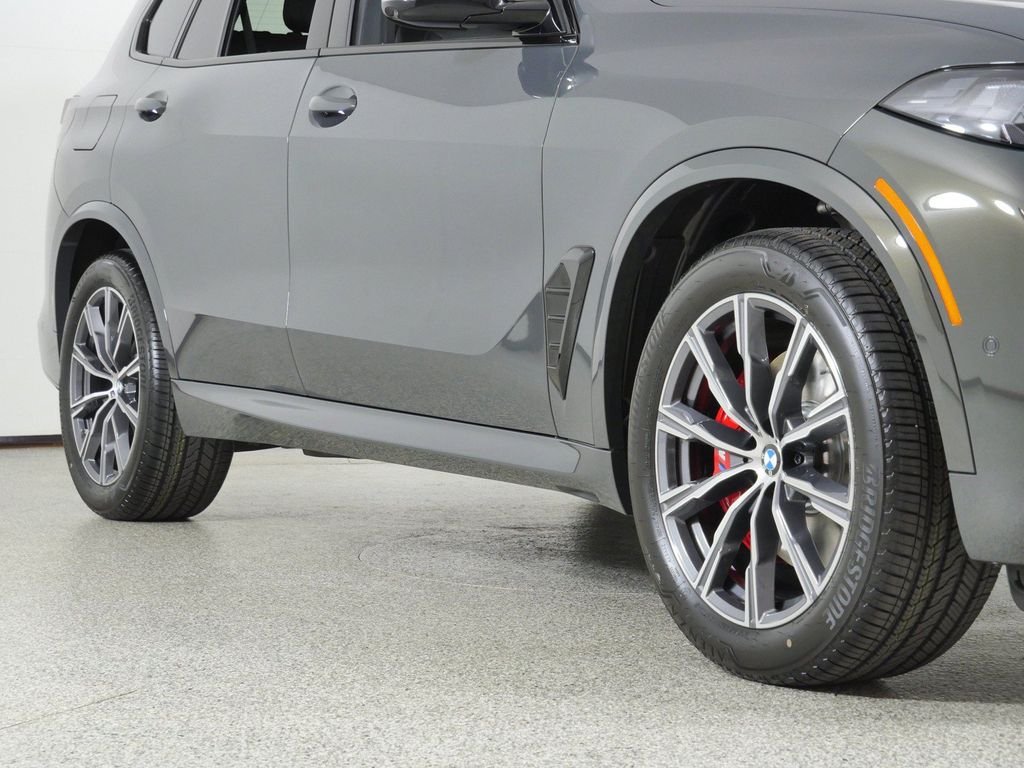 New 2026 Dravit Grey Metallic BMW xDrive40i image 6