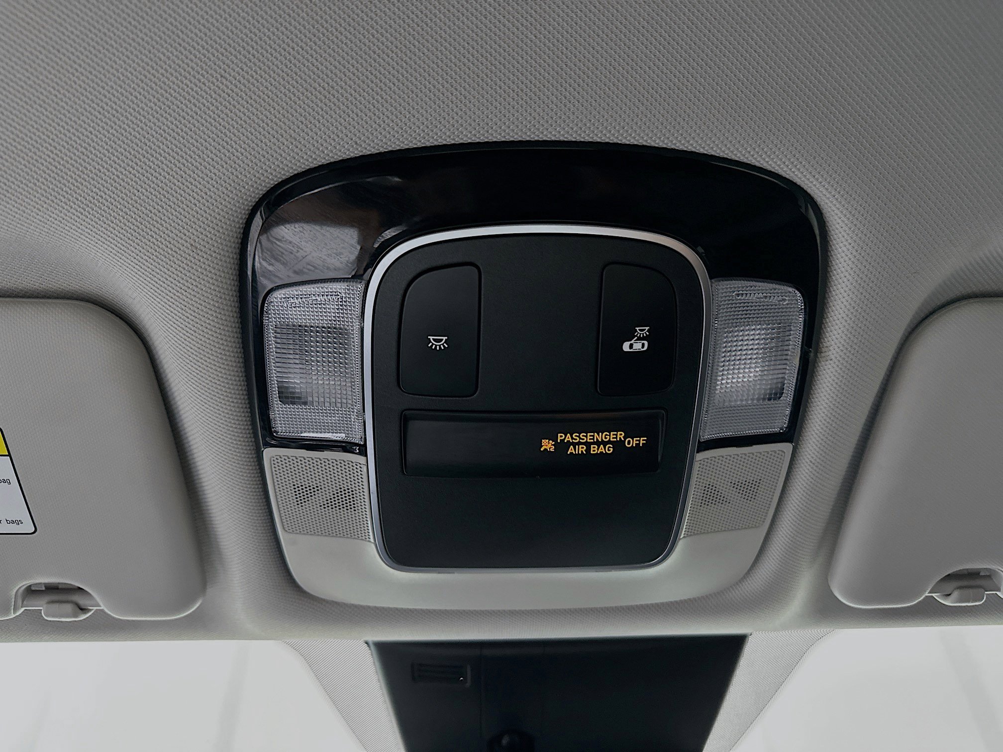 Used 2022 Quartz White Hyundai SE image 18