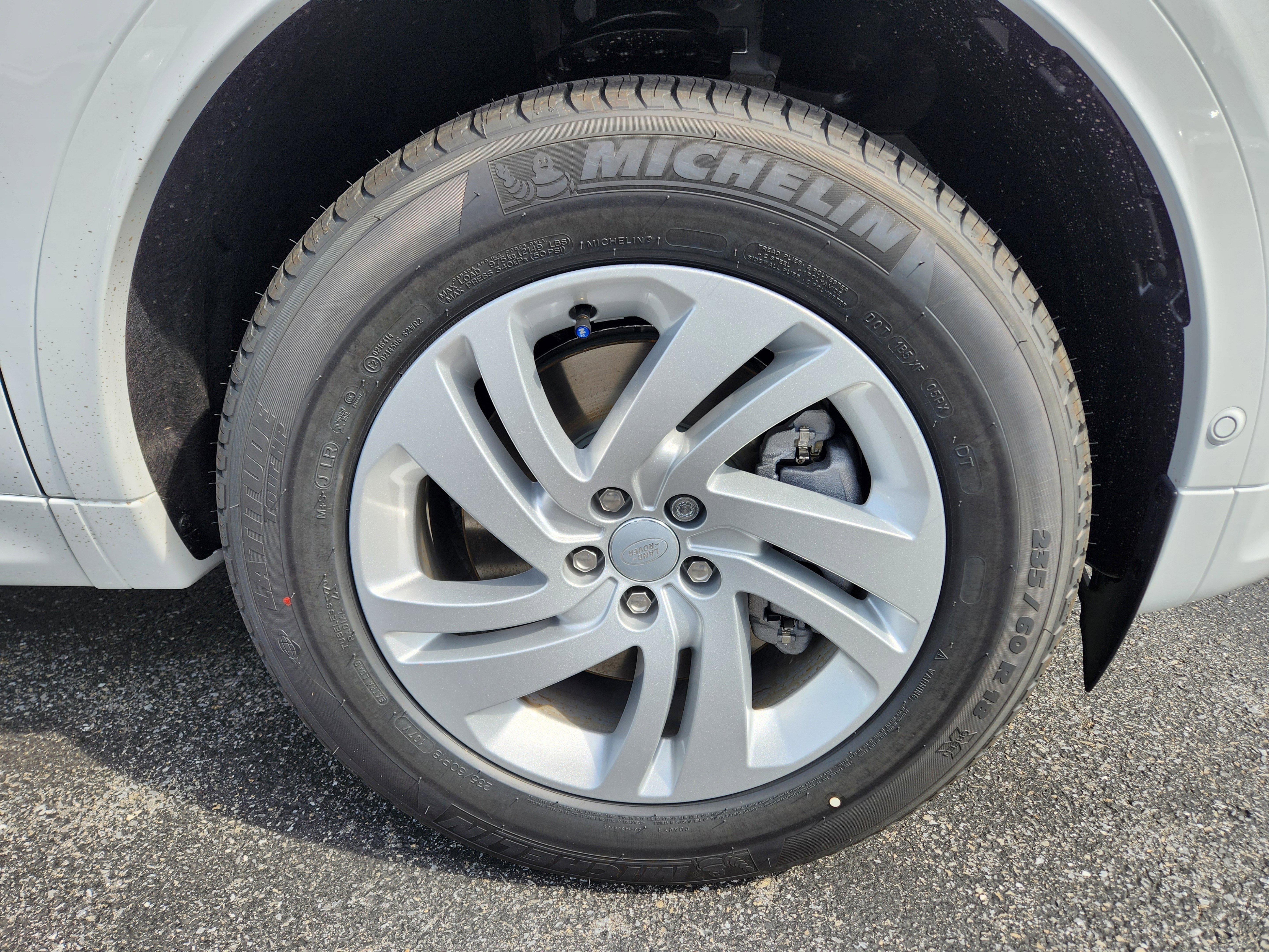 Certified Used 2025 Fuji White Land Rover S image 5