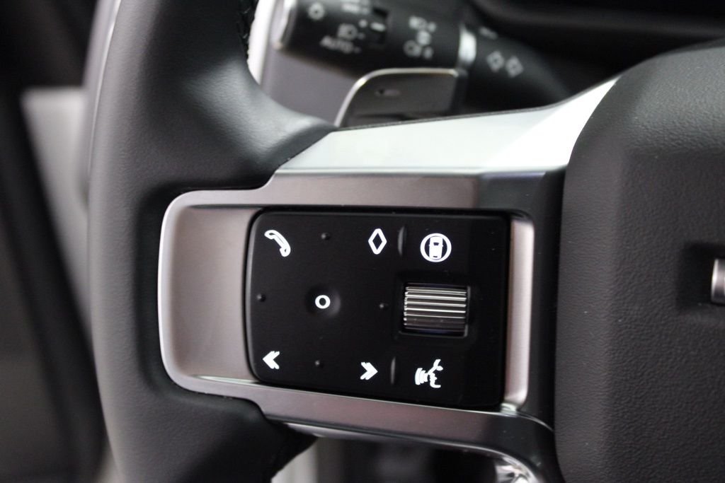 Used 2025 White Land Rover S image 22