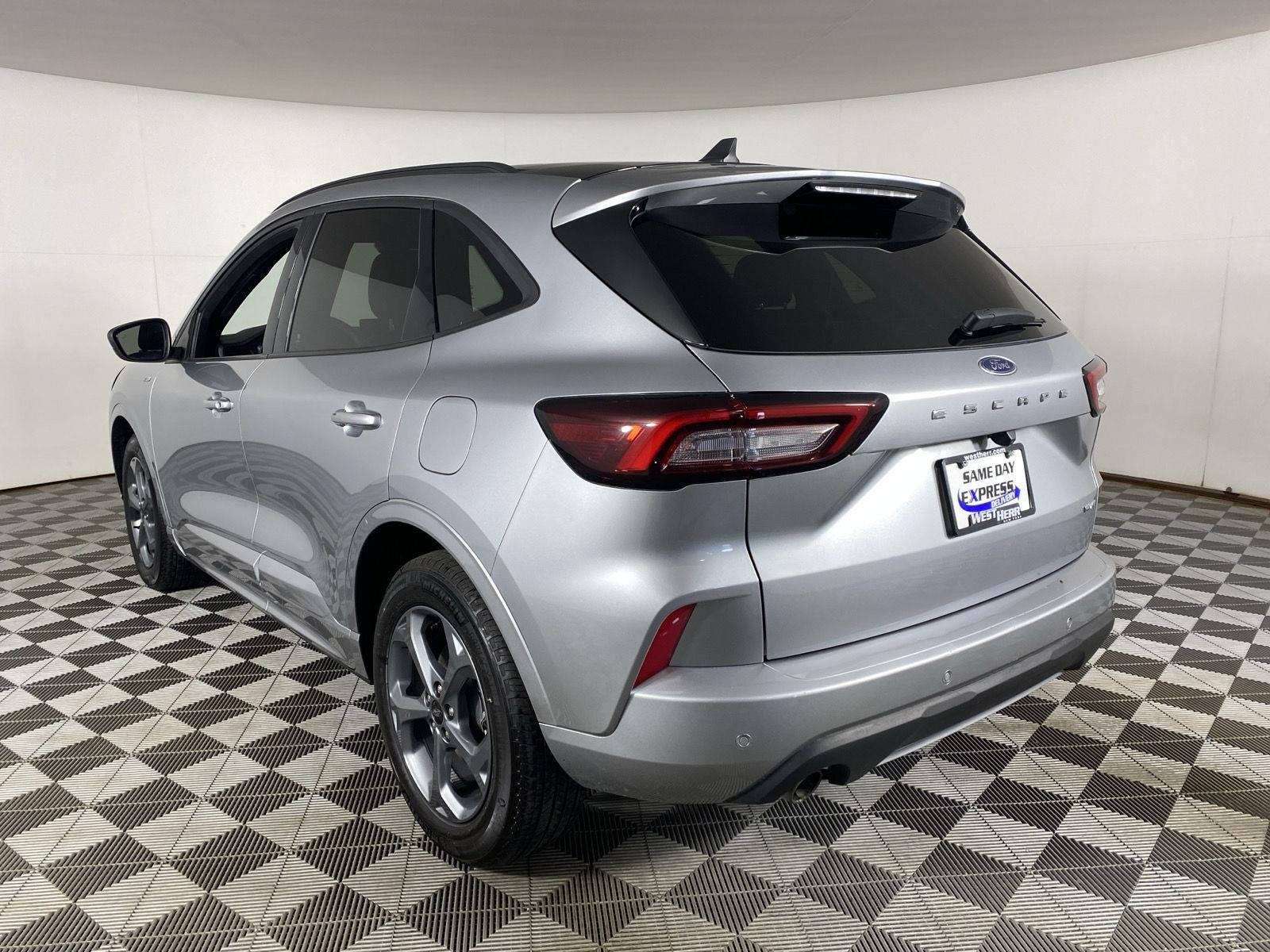 Used 2023 Iconic Silver Ford ST-Line image 5
