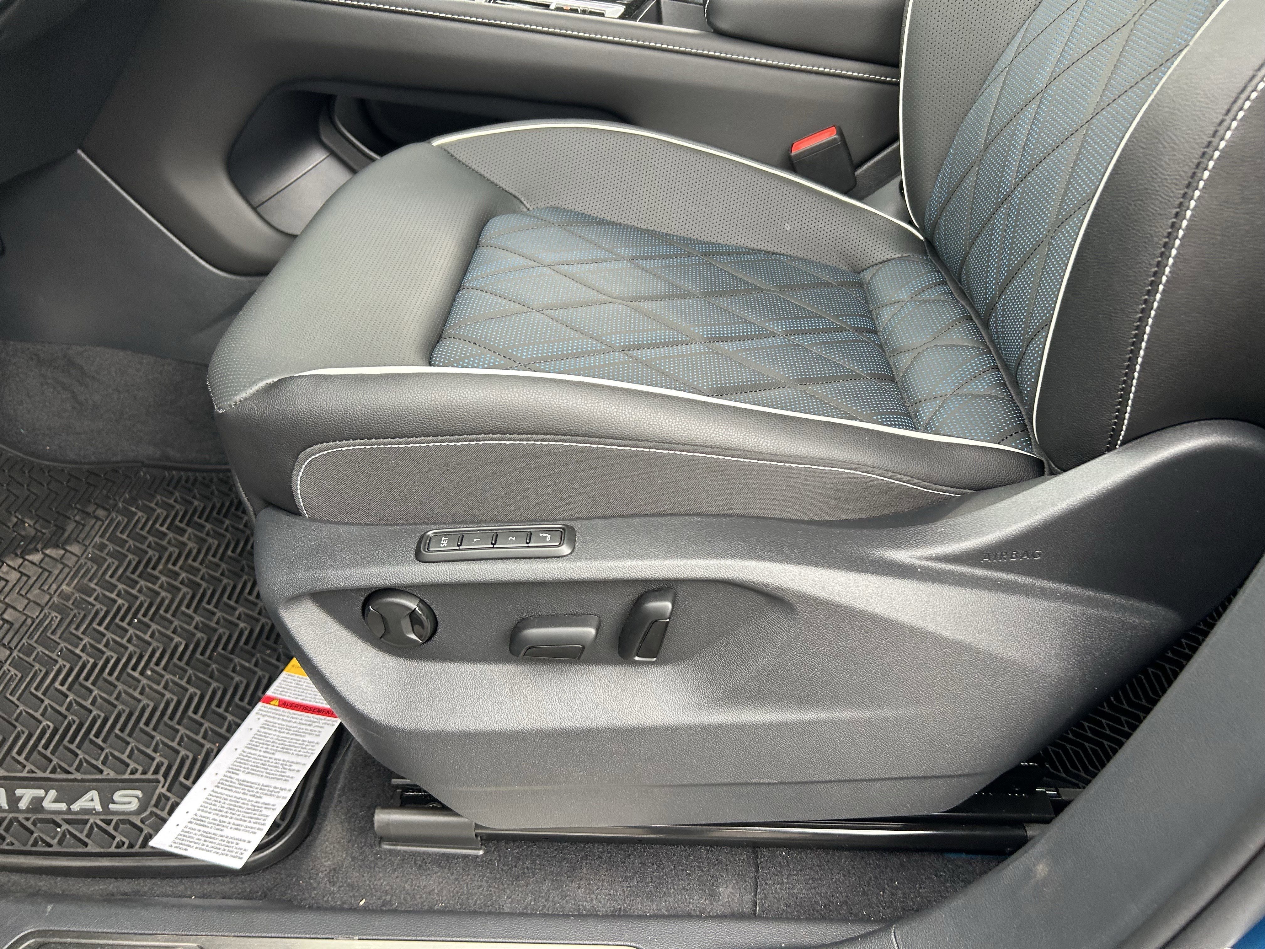 2025 Volkswagen Atlas Cross Sport SEL Premium R-LINE - Photo 17