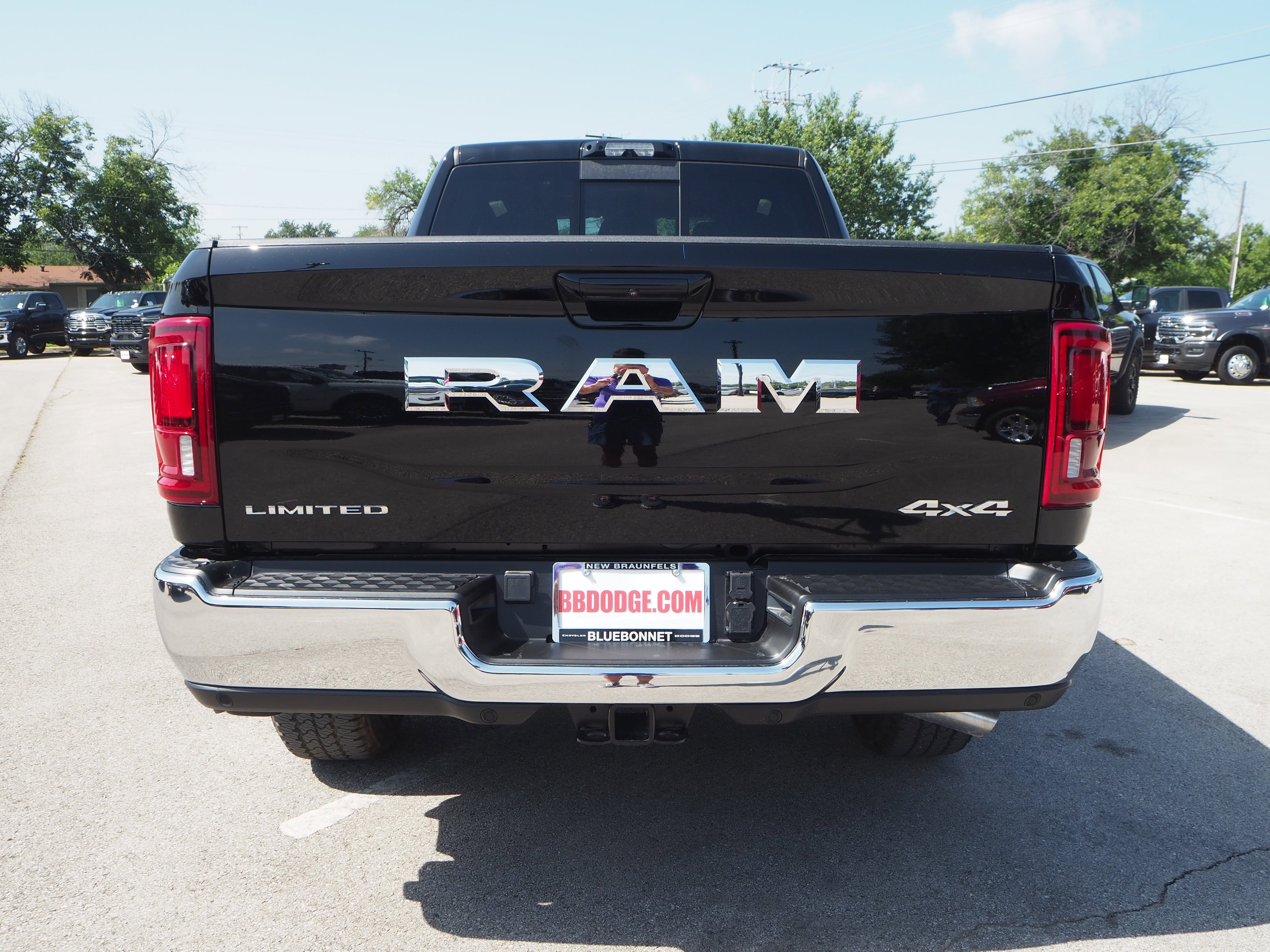 New 2025 Diamond Black Crystal Pearl-Coat Exterior Paint RAM Limited image 7