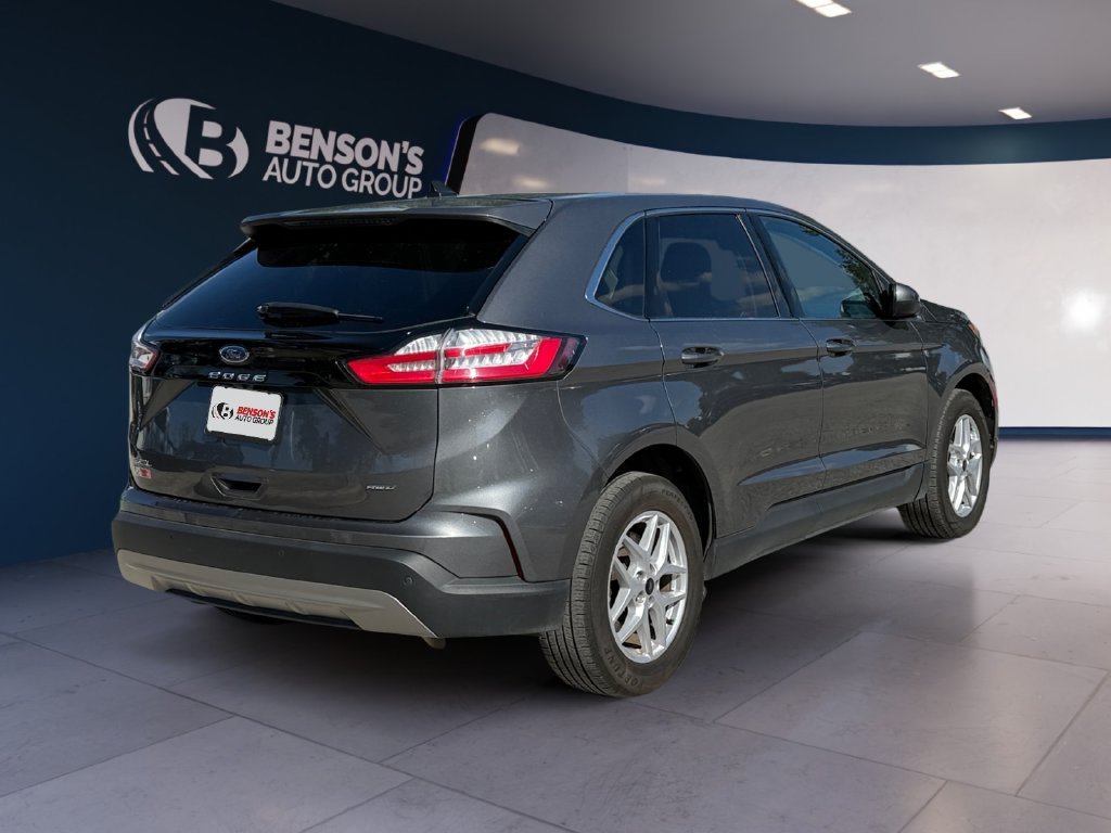 Used 2024 Gray Ford SEL image 5