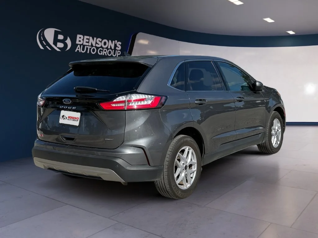 Used 2024 Gray Ford SEL image 5