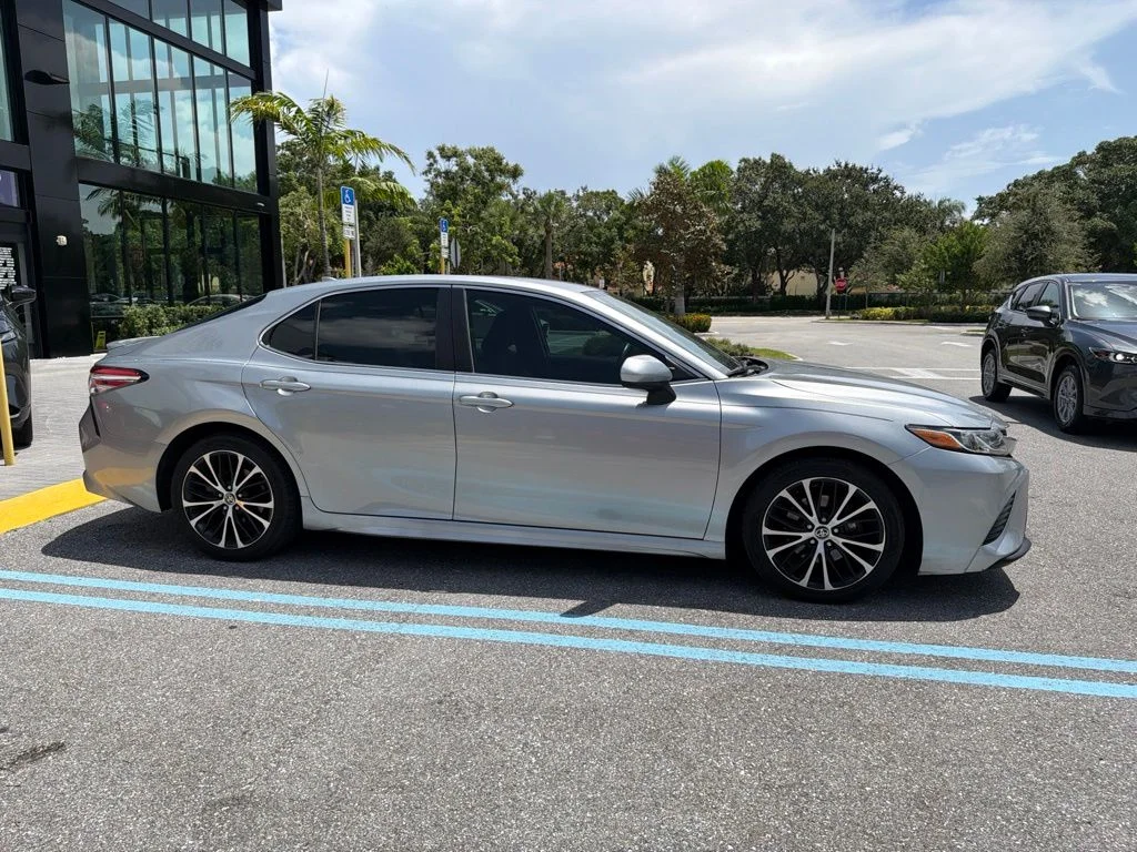 Used 2020 Celestial Silver Metallic Toyota SE image 5