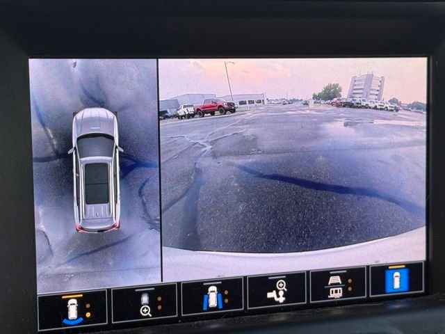 Used 2023 White GMC AT4 image 17