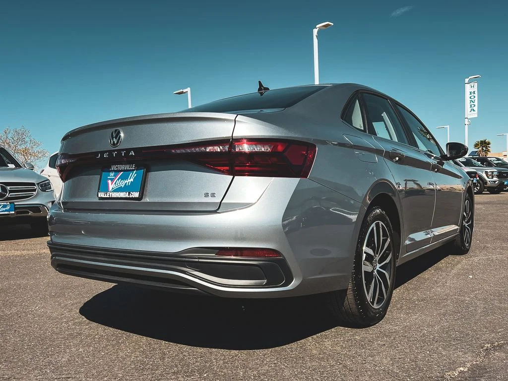 2025 Volkswagen Jetta SE - Photo 6