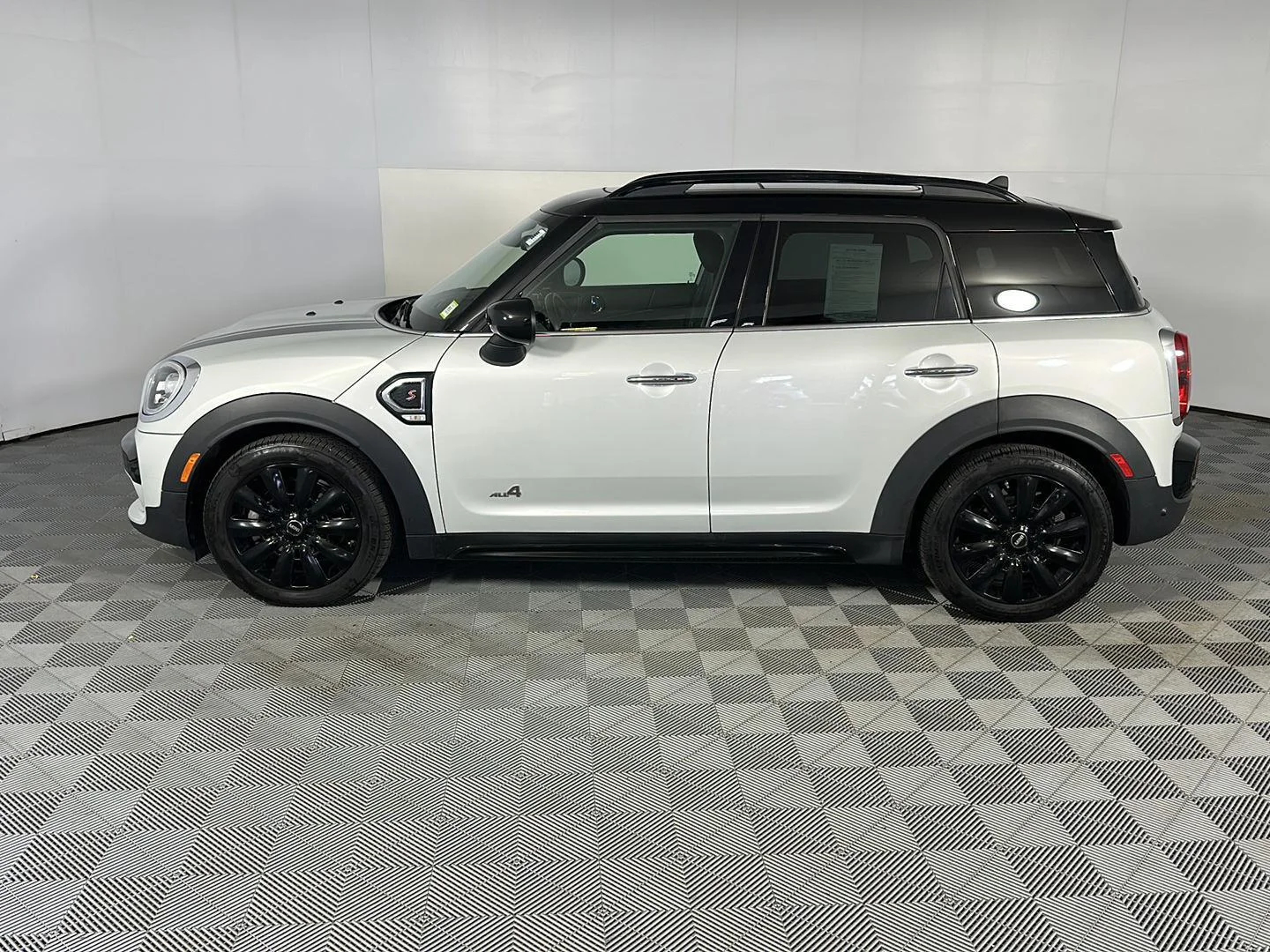 Used 2020 White SIlver Edition MINI Cooper S image 13