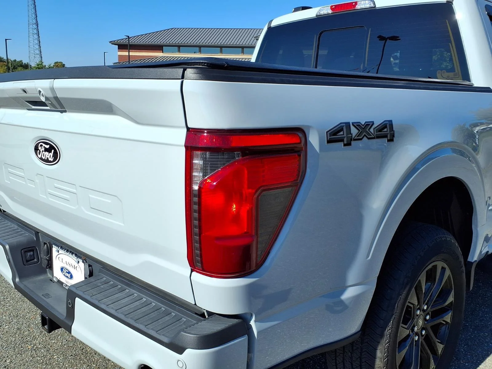 Used 2024 Avalanche Ford XLT image 19