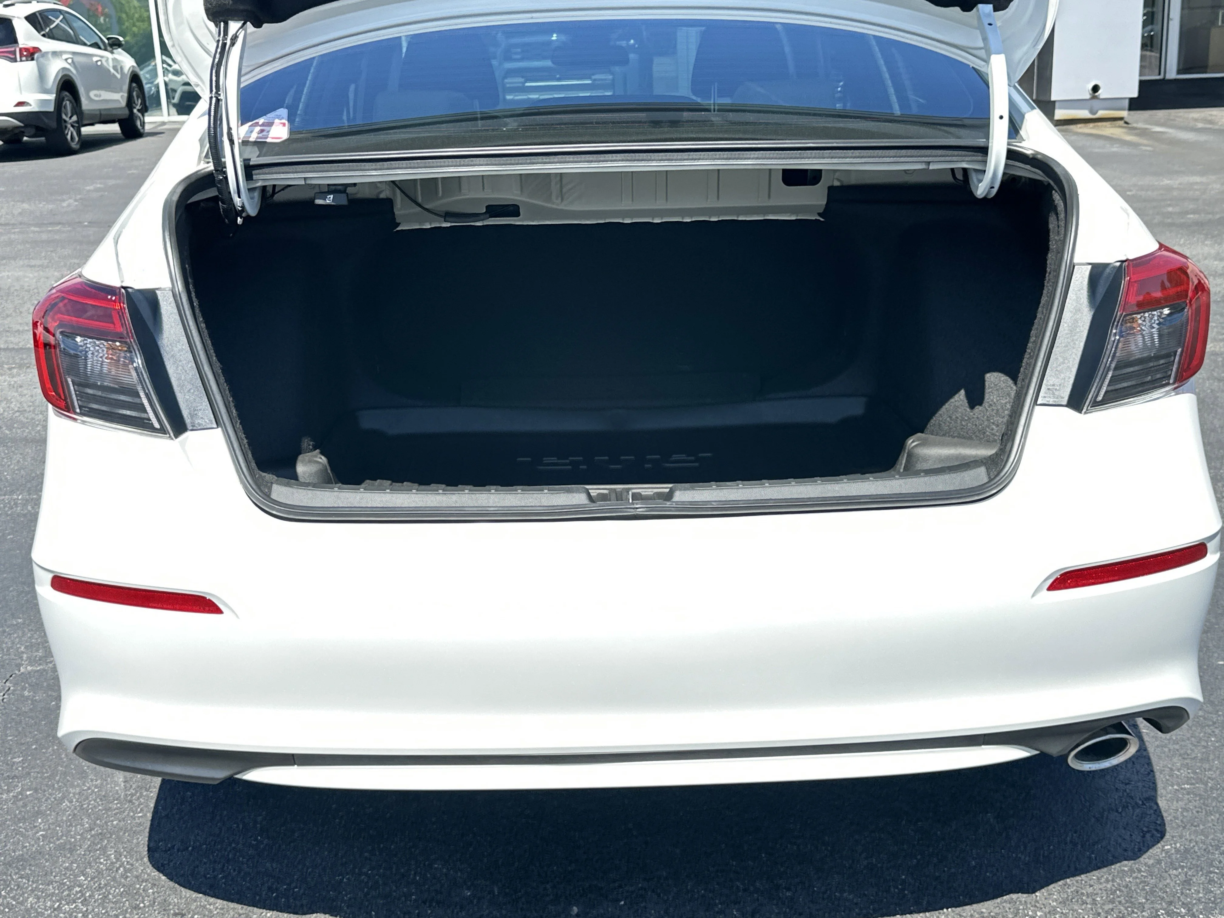 Used 2024 Platinum White Pearl Honda Sport image 18