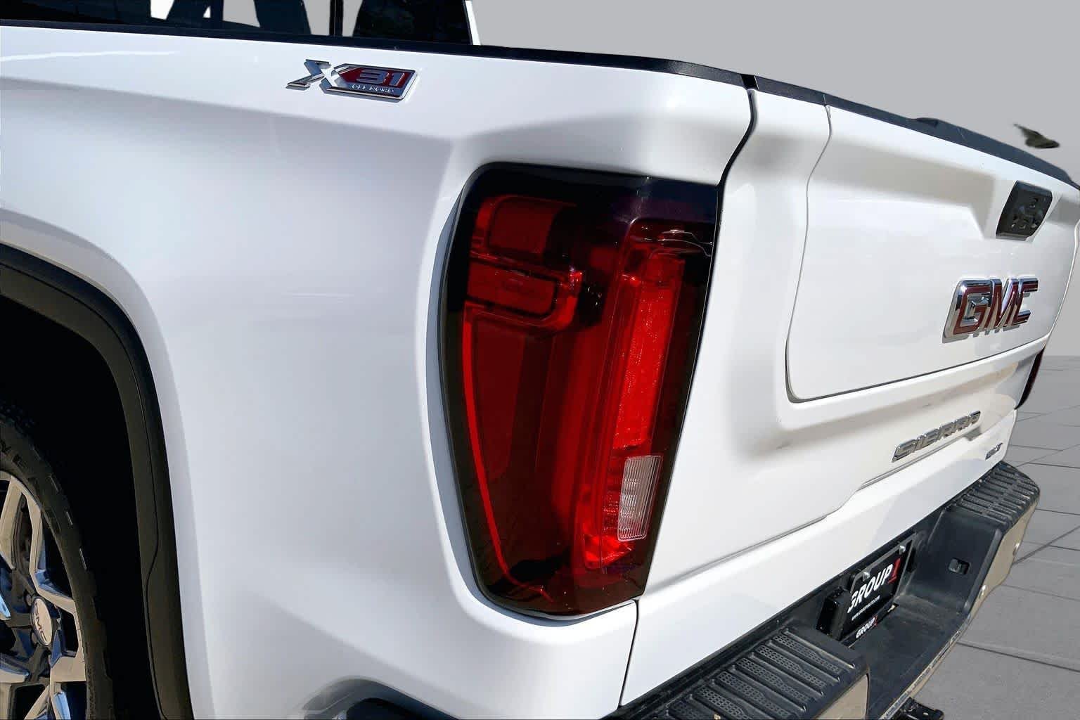 Used 2025 Summit White GMC SLT image 28