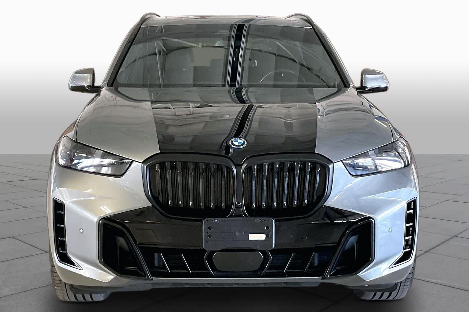 Used 2025 Skyscraper Grey Metallic BMW xDrive50e image 3