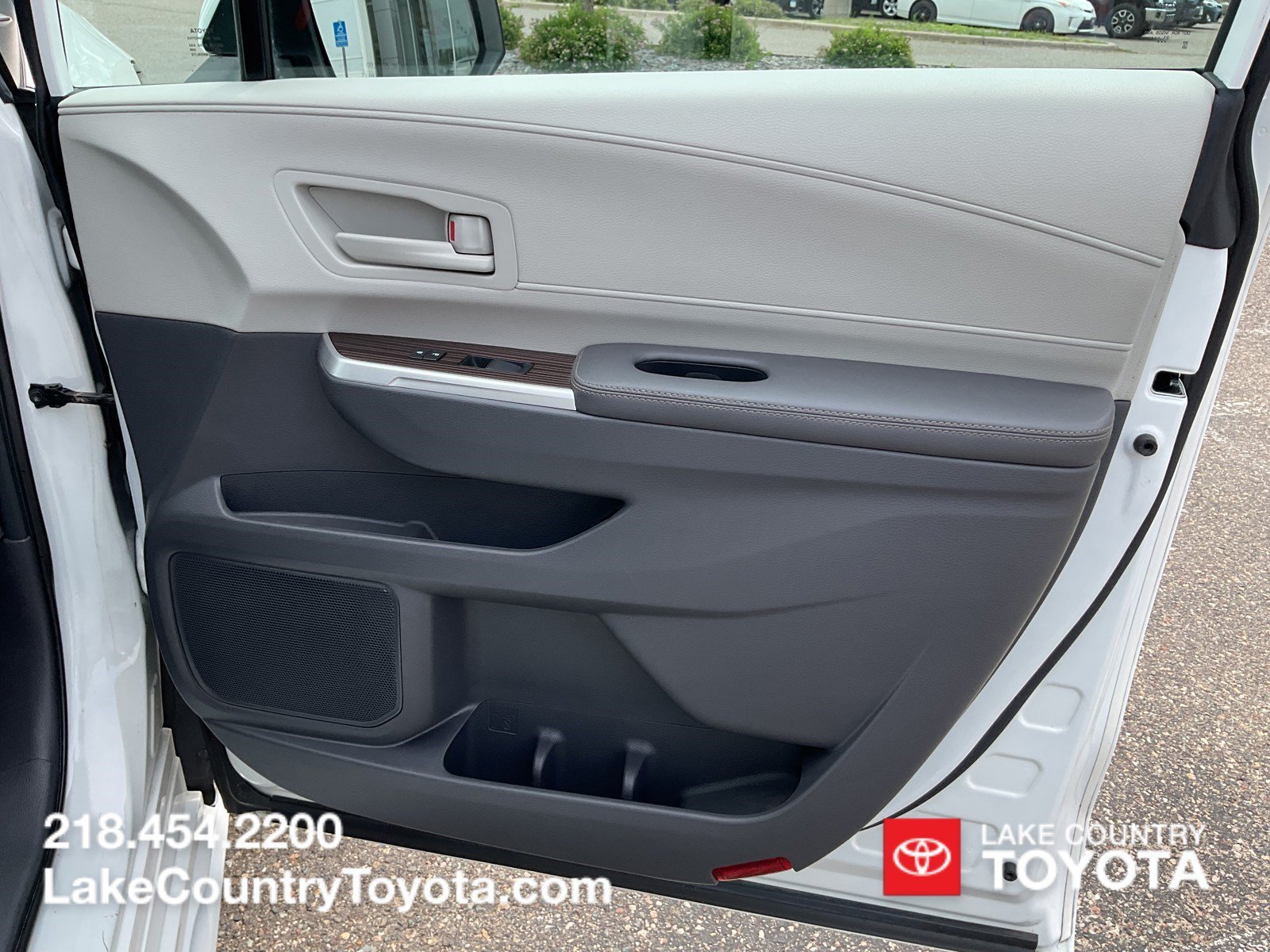 Used 2021 White Toyota LE image 12