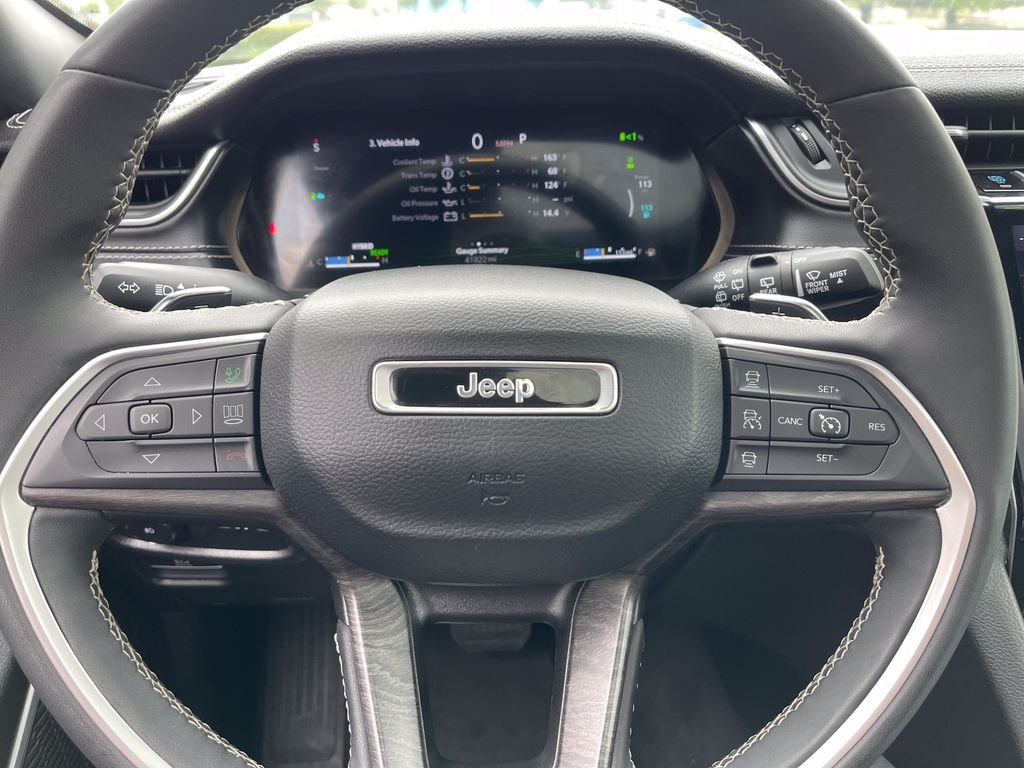 Used 2024 Silver Jeep 4xe image 37