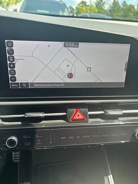 Used 2023 White Kia Wave image 11