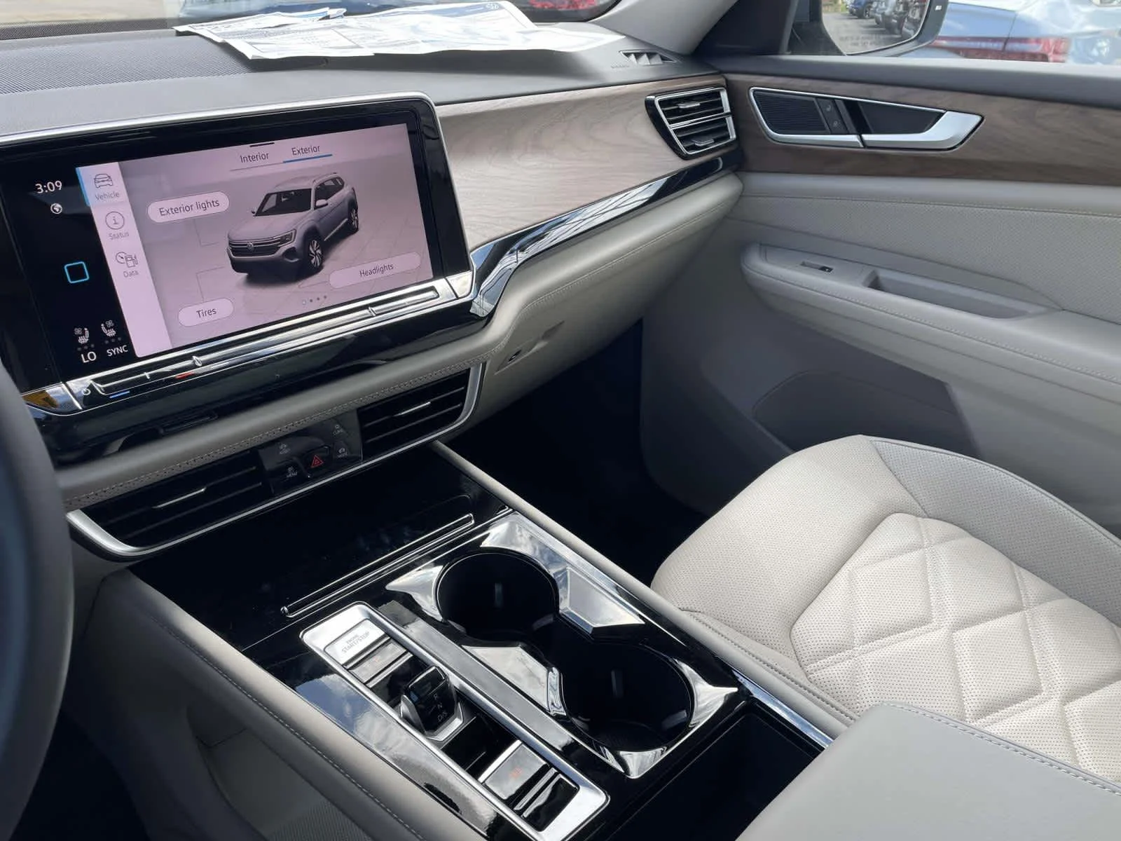 New 2026 Pure Gray Volkswagen 2.0T SE w/Technology image 29