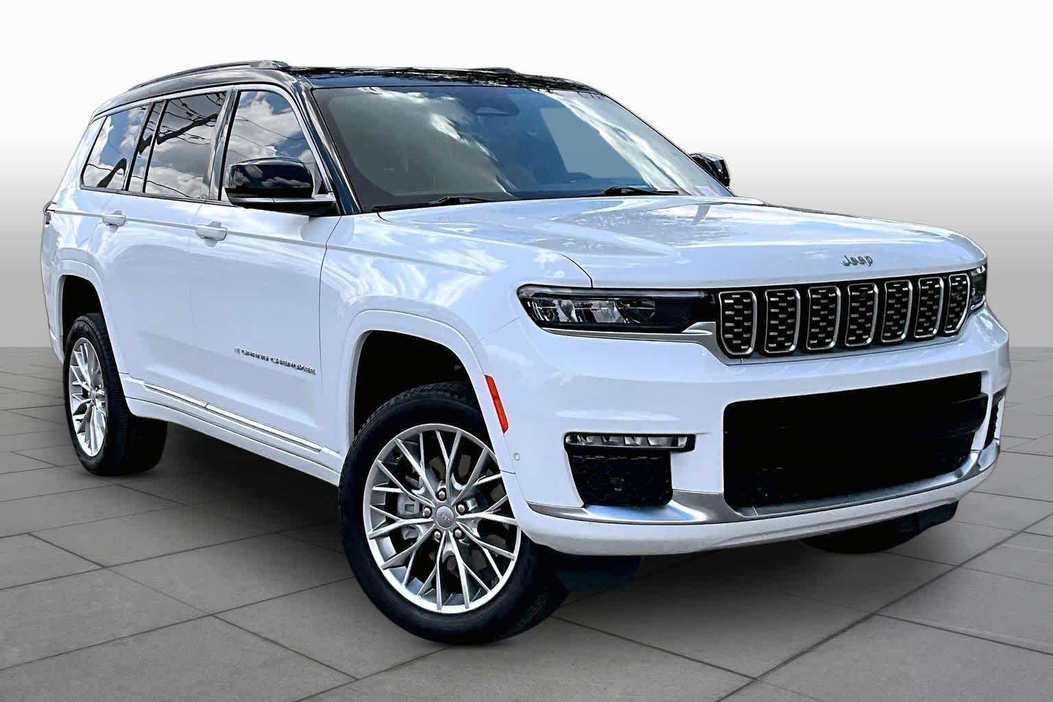 Used 2024 Bright White Clearcoat Jeep Summit image 3