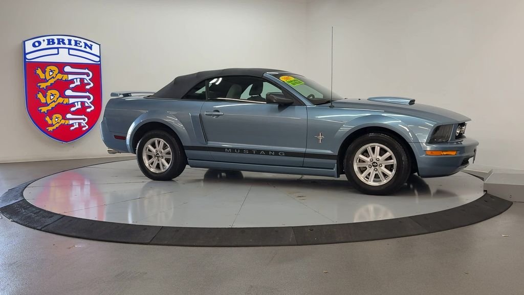 Used 2007 Blue Ford V6 Deluxe image 3