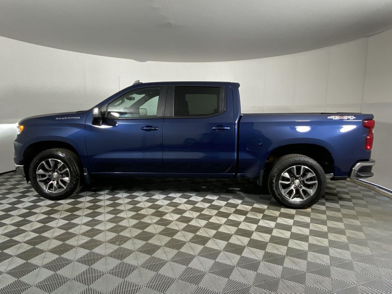 Used 2023 Northsky Blue Metallic Chevrolet LT image 13