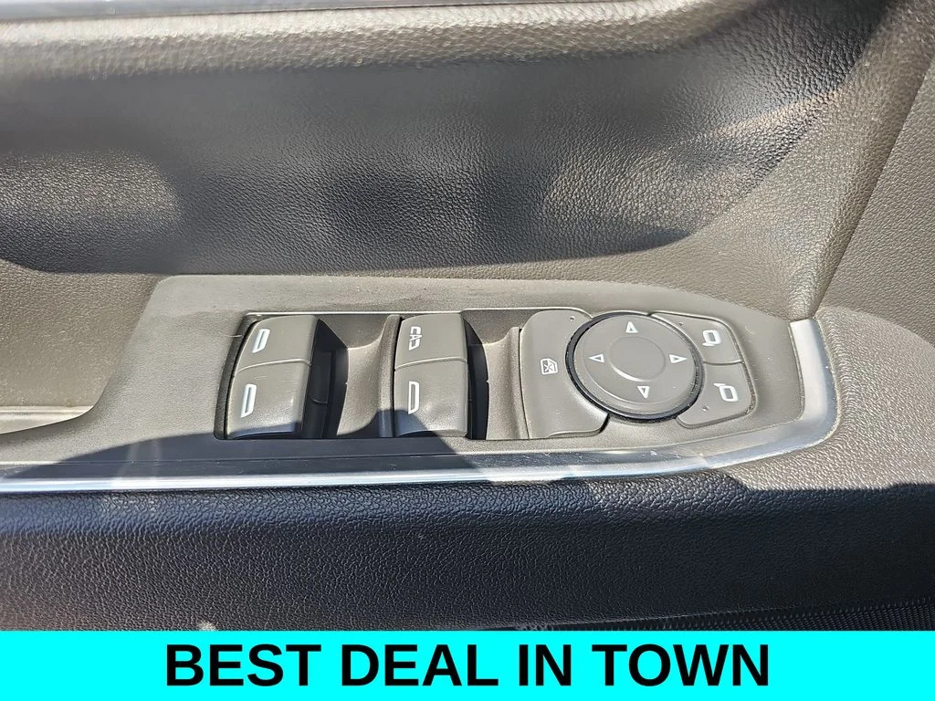 Used 2025 White Chevrolet LT image 27