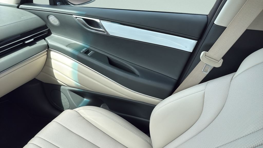 2026 GENESIS GV80 Standard - Photo 16