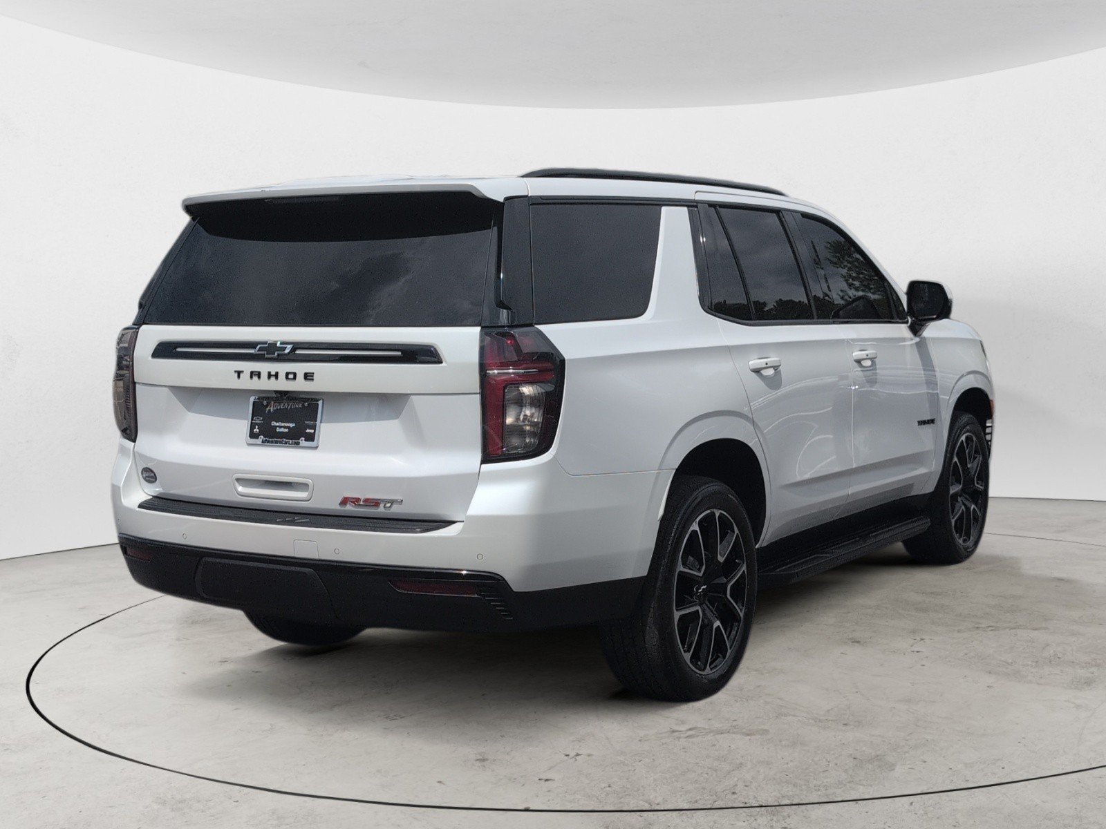 Used 2023 Iridescent Pearl Tricoat Chevrolet RST image 3